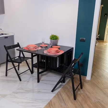 La Corte Di Poppea * トッレ・アンヌンツィアータ